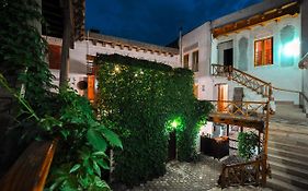 Bibi-Khanym Hotel